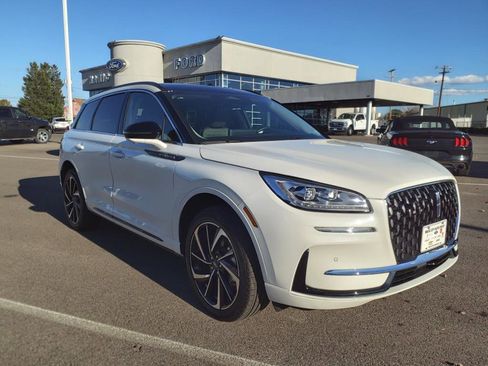 Used 2025 Lincoln Corsair Grand Touring w/ Equipment Group 301A image 2