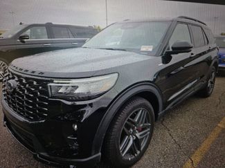 Used 2025 Ford Explorer ST-Line w/ ST-Line Street Pack video 2