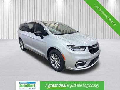 New 2026 Chrysler Pacifica Select