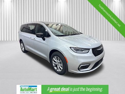New 2026 Chrysler Pacifica Select image 1