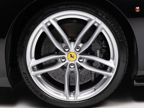 Used 2016 Ferrari 488 GTB RWD image 5