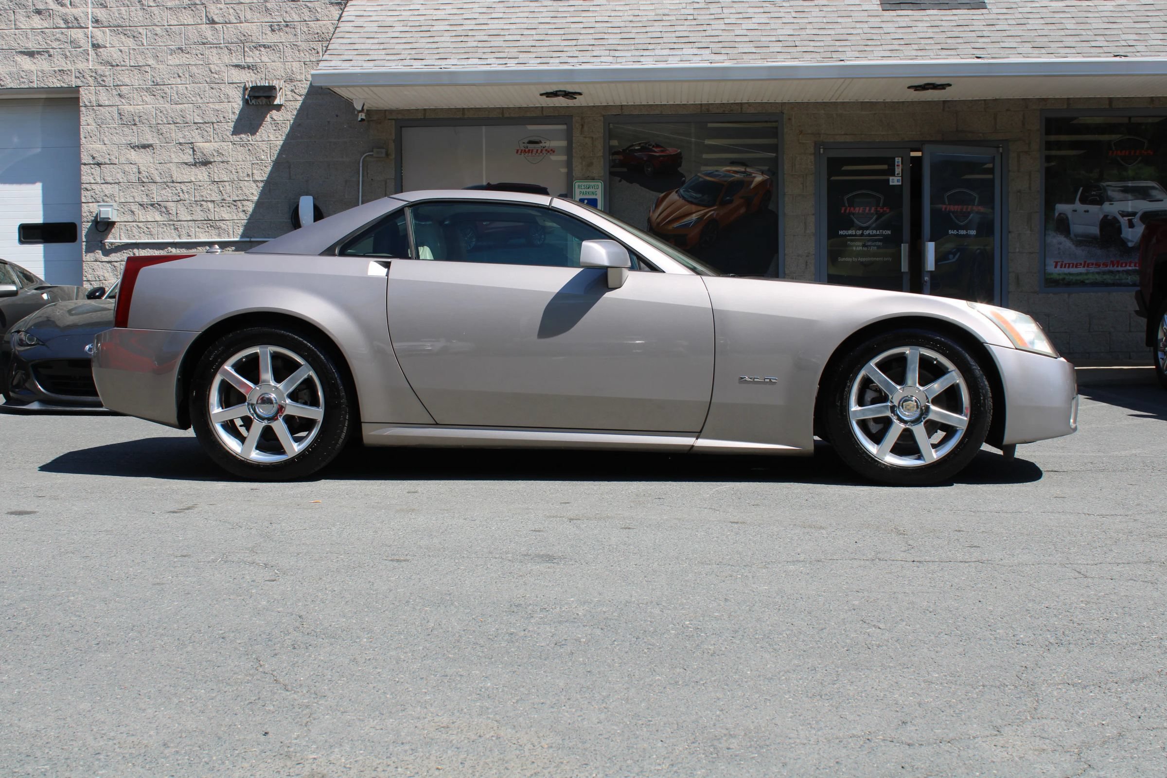 Used 2005 Cadillac XLR RWD image 16
