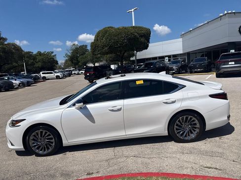 Used 2024 Lexus ES 300h Ultra Luxury FWD image 2