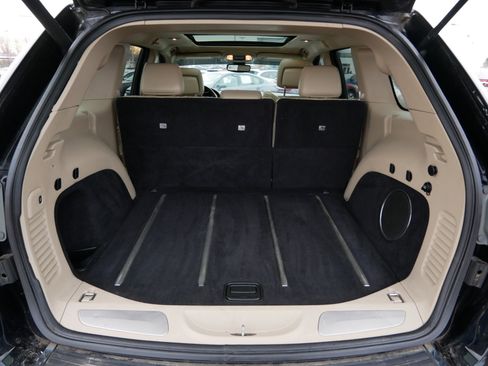 Used 2017 Jeep Grand Cherokee Limited w/ Luxury Group II image 18