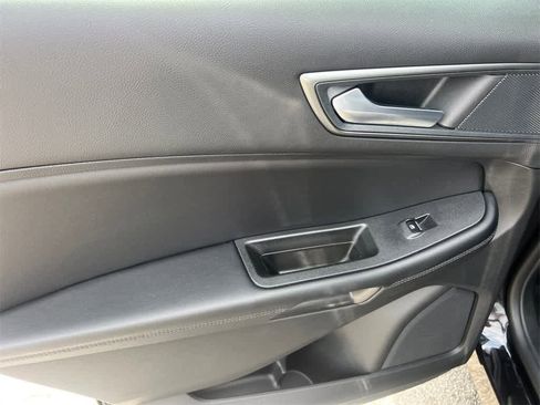 New 2024 Ford Edge SE image 15