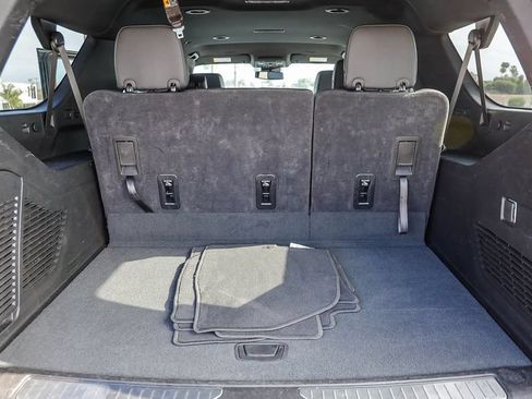 Used 2025 Chevrolet Suburban Z71 AWD/4WD image 31