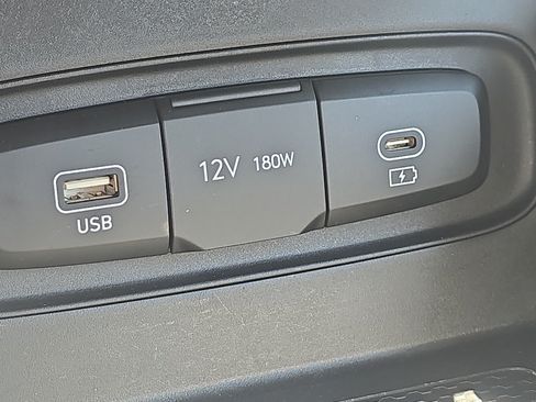Certified 2024 Hyundai Venue SEL FWD image 29