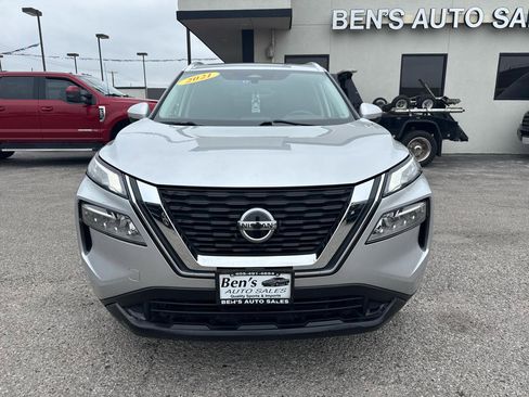 Used 2021 Nissan Rogue SV w/ Premium Package FWD image 3
