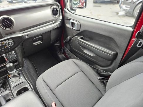 Used 2022 Jeep Gladiator Sport image 15