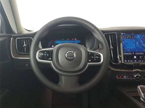 Certified 2023 Volvo XC60 B5 Ultimate w/ Climate Package FWD image 15
