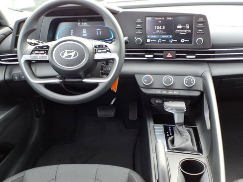 New 2026 Hyundai Elantra SE image 7