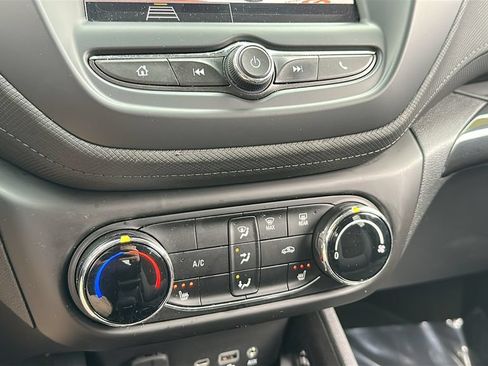 Used 2023 Chevrolet TrailBlazer LT FWD image 21