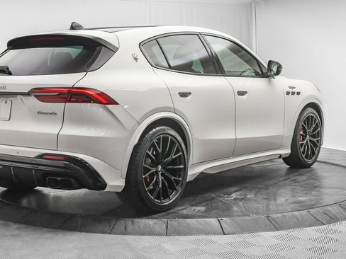 New 2025 Maserati Grecale Trofeo image 9
