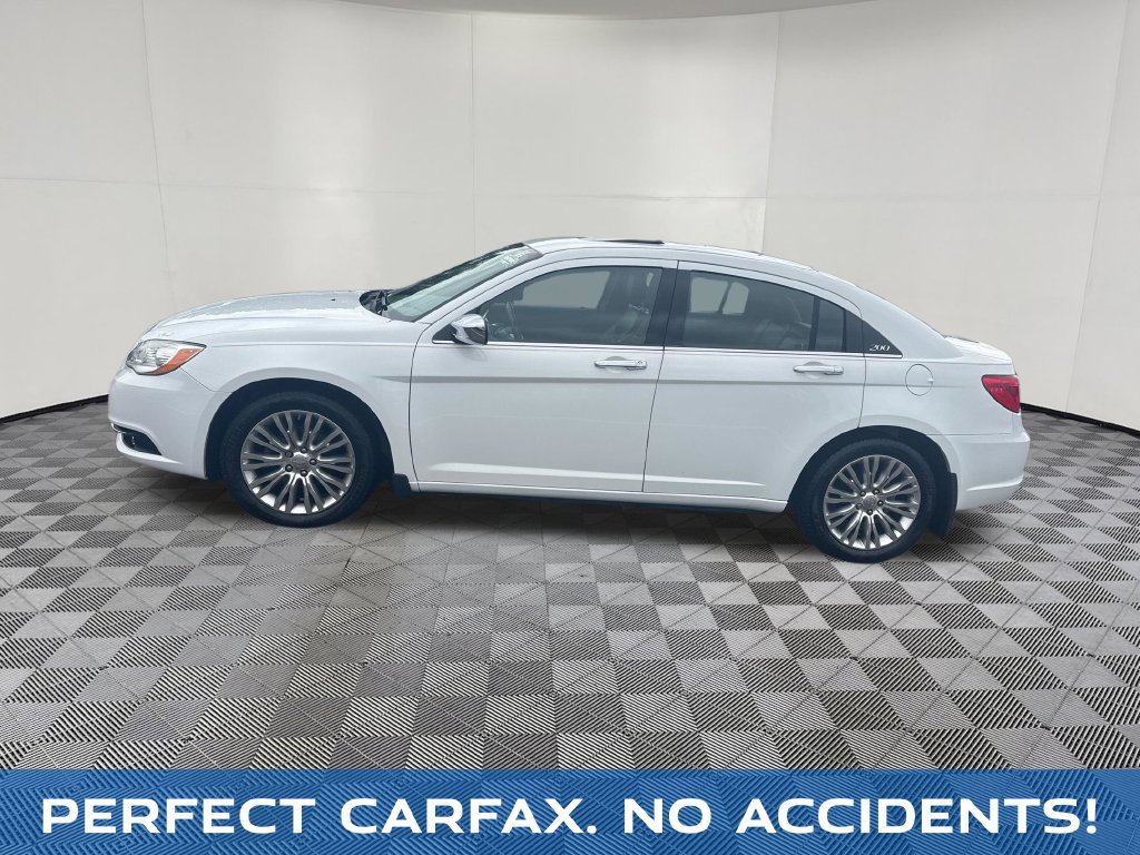 Used 2011 Chrysler 200 Limited FWD image 3