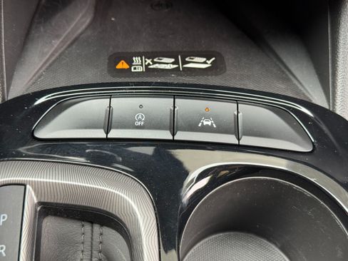 Used 2024 Buick Envista Sport Touring w/ Convenience I Package FWD image 28