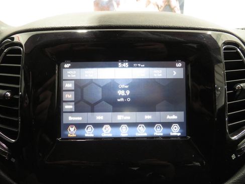 Used 2019 Jeep Compass Latitude AWD/4WD image 15