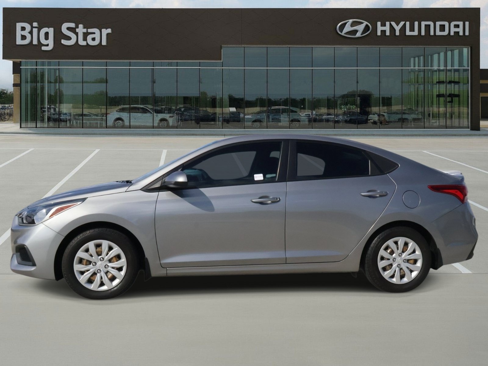 Used 2021 Hyundai Accent SE FWD image 2