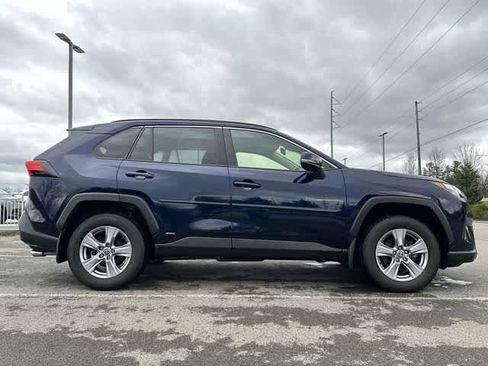 Used 2022 Toyota RAV4 XLE w/ Convenience Package image 3