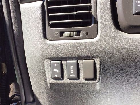 Used 2011 Nissan Titan SV w/ SV Premium Utility Pkg image 18