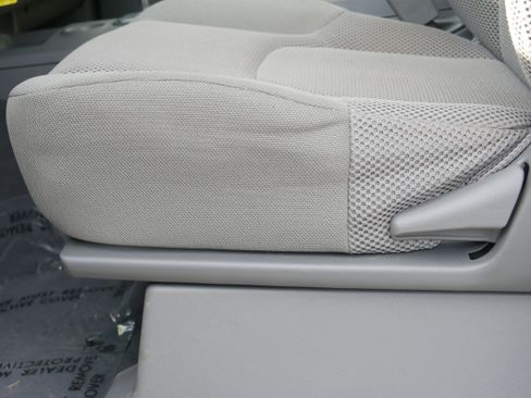 Used 2021 Nissan Frontier SV w/ Midnight Edition Floor Mats image 14