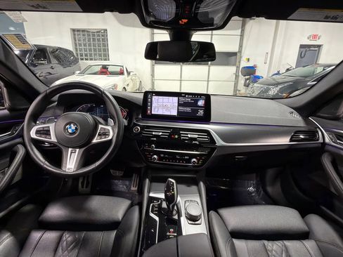 Used 2021 BMW 540i xDrive w/ M Sport Package image 2