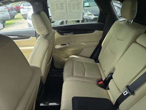 Used 2018 Cadillac XT5 FWD image 12