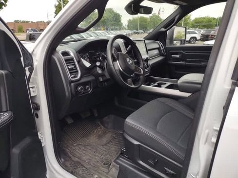 Used 2024 RAM 2500 Big Horn w/ Towing Technology Group AWD/4WD image 8