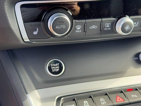 New 2025 Audi Q3 2.0T Premium image 15