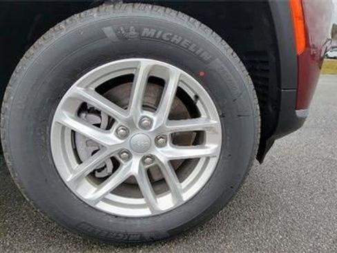 Used 2022 Jeep Grand Cherokee L Laredo w/ Luxury Tech Group I RWD image 26