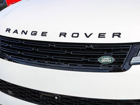 Used 2025 Land Rover Range Rover Sport SE AWD/4WD image 6