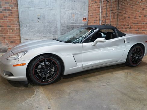Used 2006 Chevrolet Corvette Convertible w/ Preferred Equipment Group RWD image 7