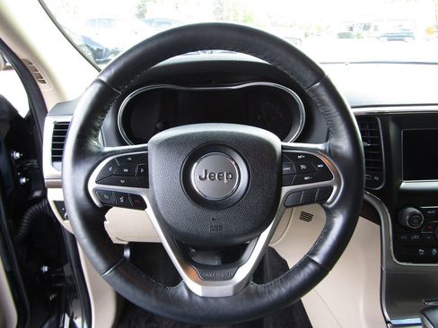 Used 2018 Jeep Grand Cherokee Laredo image 7