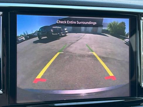 Used 2023 Chrysler Pacifica Touring-L FWD image 14