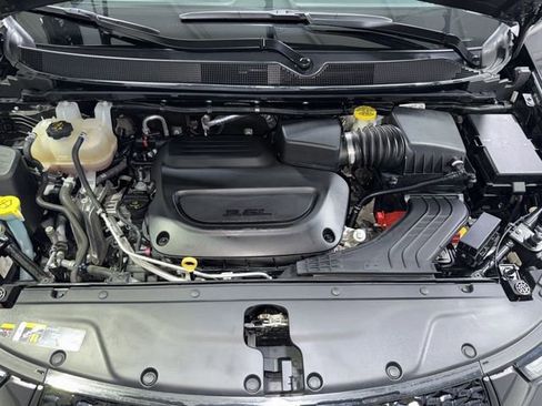 Used 2023 Chrysler Pacifica Touring-L w/ S Appearance Package image 8