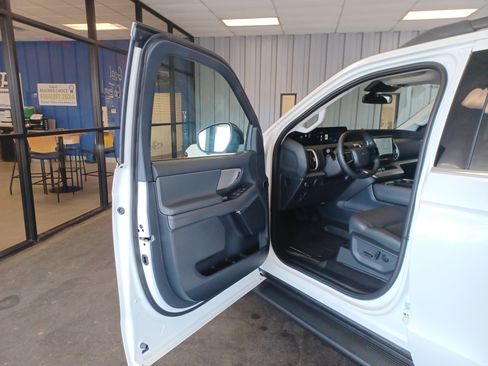 New 2025 Ford Expedition Active image 8