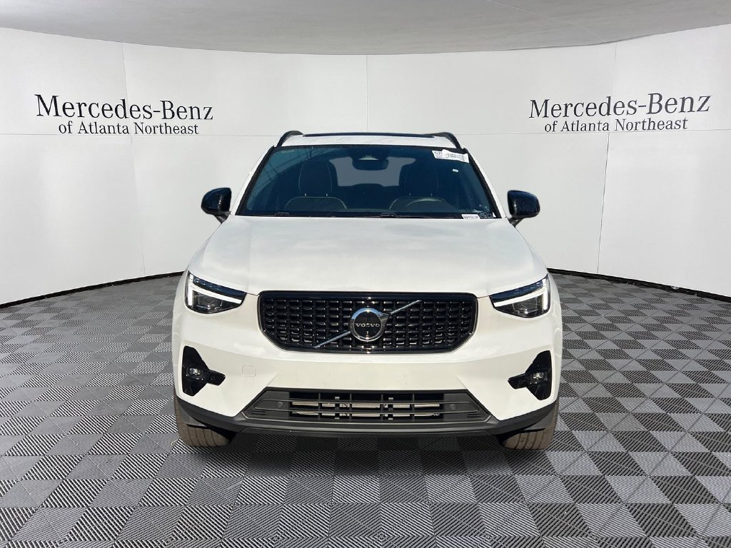 Used 2024 Volvo XC40 B5 Plus AWD/4WD image 2