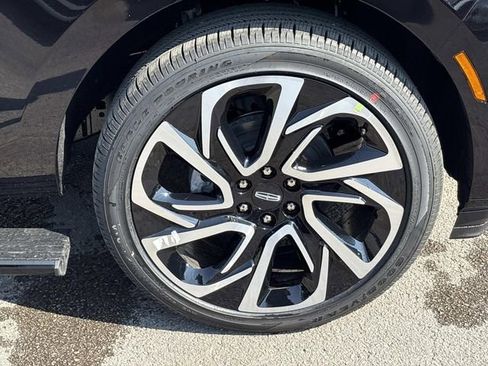 New 2026 Lincoln Navigator L Reserve AWD/4WD image 9