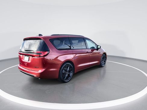 New 2026 Chrysler Pacifica Limited w/ S Appearance Package FWD image 8