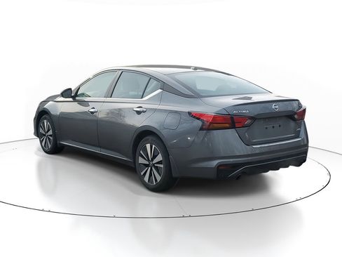 Used 2022 Nissan Altima 2.5 SV w/ SV Premium Package image 3