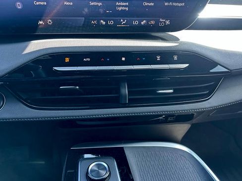 Used 2025 Buick Enclave Preferred FWD image 12