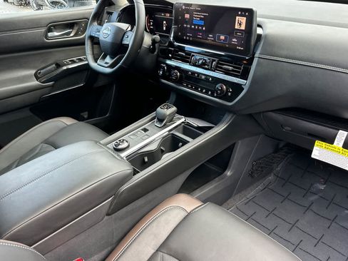 New 2026 Nissan Pathfinder Platinum AWD/4WD image 17