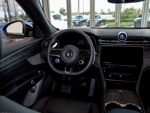 New 2025 Maserati Grecale GT image 30