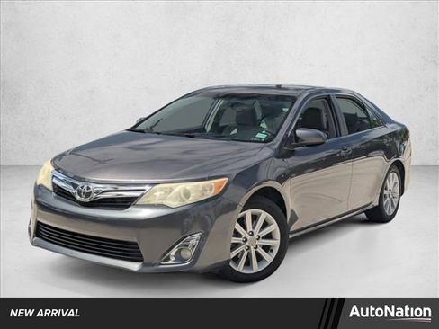 Used 2014 Toyota Camry XLE image 1