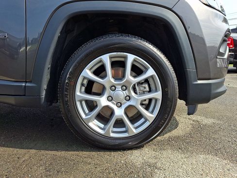 Used 2024 Jeep Compass Latitude AWD/4WD image 9