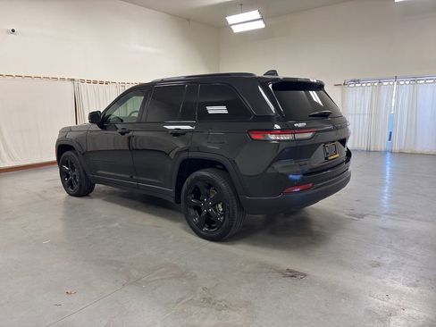 Used 2024 Jeep Grand Cherokee Limited w/ Black Appearance Package image 6