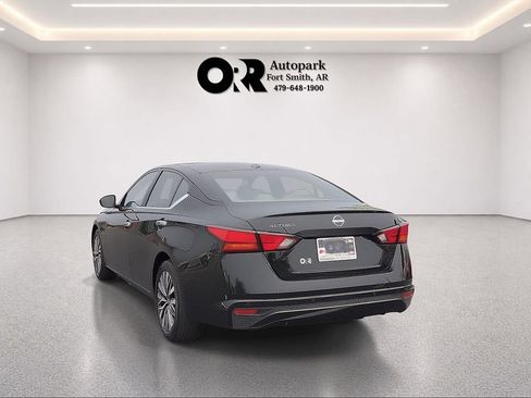 Used 2025 Nissan Altima 2.5 SV FWD image 4
