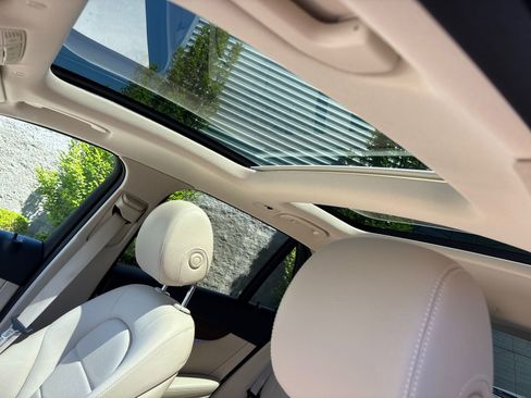 Used 2020 Mercedes-Benz GLC 300 4MATIC image 25