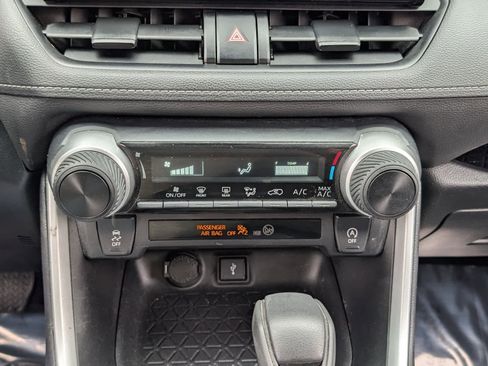 Used 2022 Toyota RAV4 LE image 20