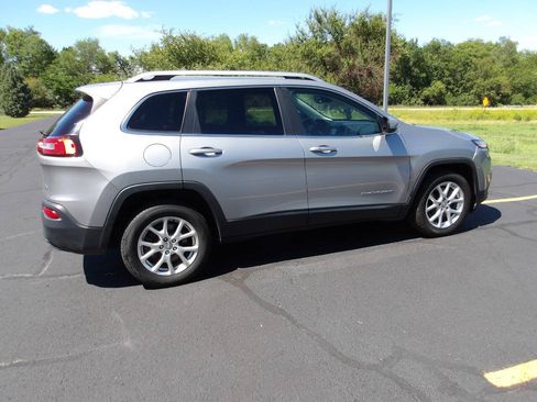 Used 2015 Jeep Cherokee Latitude w/ Comfort/Convenience Group FWD image 11
