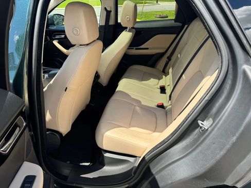 Used 2018 Jaguar F-PACE Premium AWD/4WD image 19